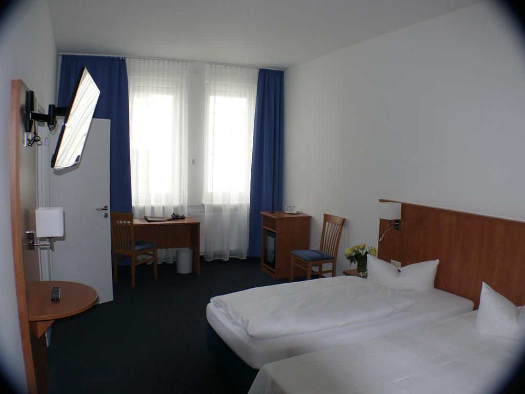 Hotel Garni - Haus Gemmer Coburg Room photo