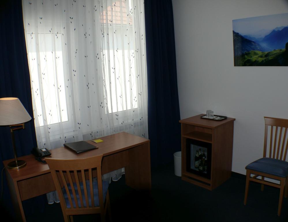 Hotel Garni - Haus Gemmer Coburg Room photo