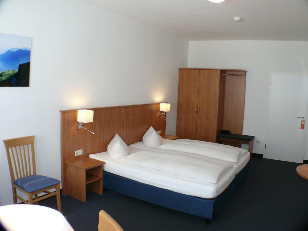 Hotel Garni - Haus Gemmer Coburg Room photo